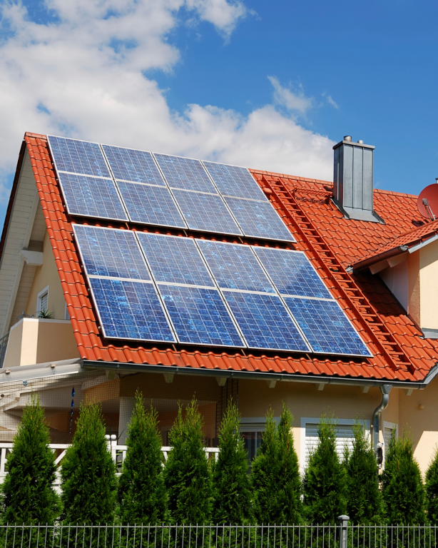 Isolation ou panneaux photovoltaïques : quel investissement privilégier en Lorraine en 2026 ?